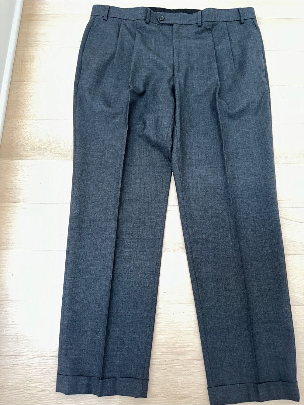 Ralph Lauren 100% Wool Men's Pleated Front Trousers in Charcoal Gray